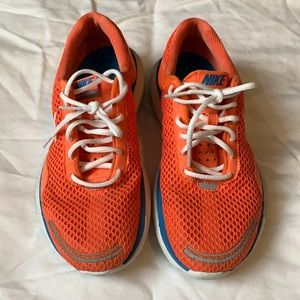 Nike sneakers size 7